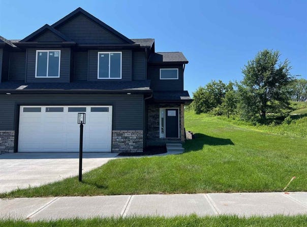 1301 Legend Dr, Tiffin, IA 52340