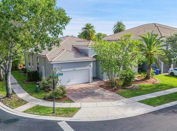 16714 SW 10th St, Pembroke Pines, FL 33027