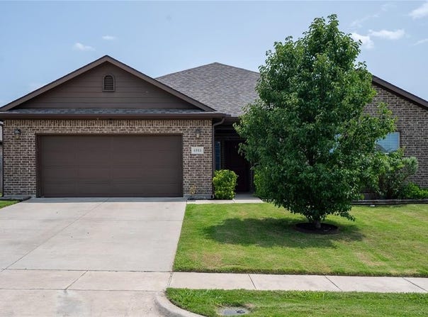 4905 Lakepark Drive, Sanger, TX 76266