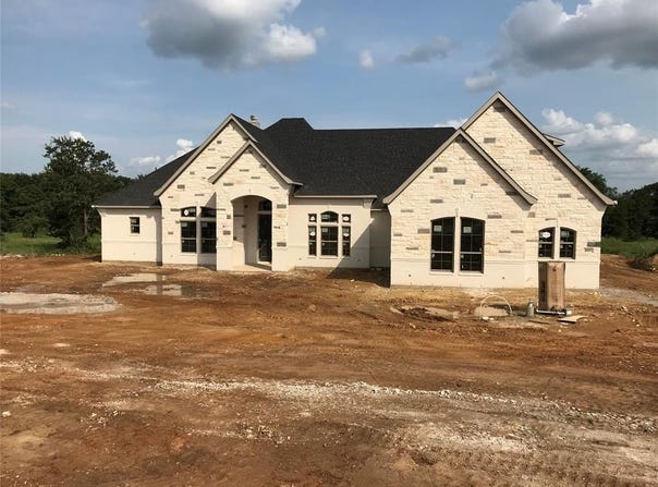 1009 Old Oaks Court, Weatherford, TX 76087