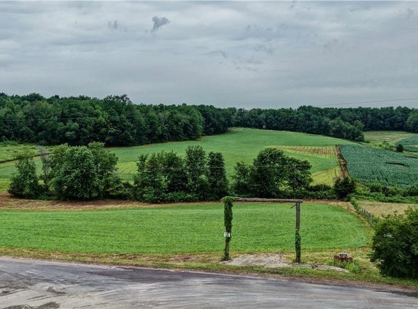 Hilltop Drive NW, Strasburg, OH 44680