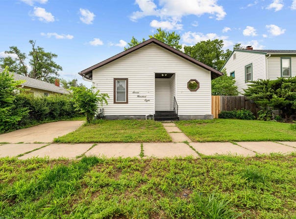 708 W Prescott Ave, Salina, KS 67401