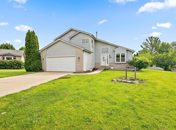 5301 Whisper Meadow Court, Plainfield, IL 60586
