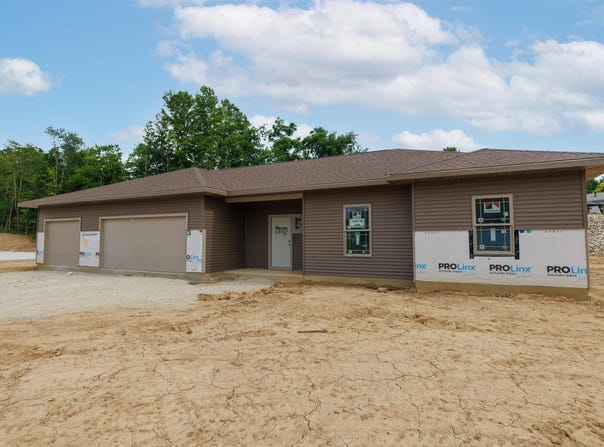 988 E Hawthorn Lane, Columbia City, IN 46725