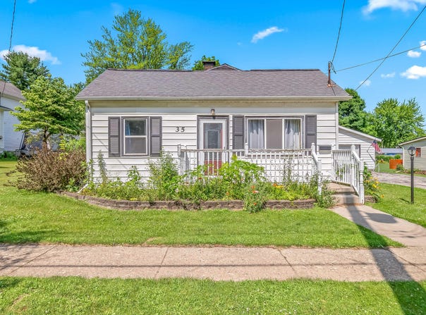 35 Pleasant Street, Quincy, MI 49082