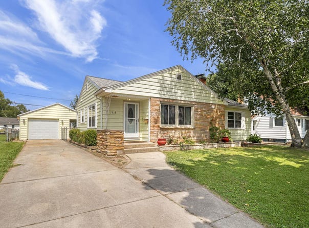 1517 E Memorial Drive, Janesville, WI 53545
