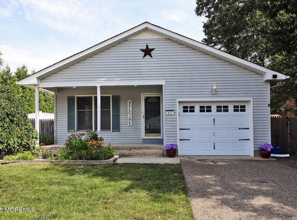47 Central Avenue, Waretown, NJ 08758