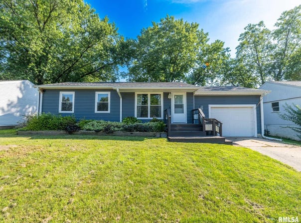 1823 COLUMBUS Drive, Pekin, IL 61554