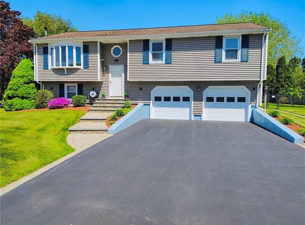 166 Mohawk Drive, Seekonk, MA 02771