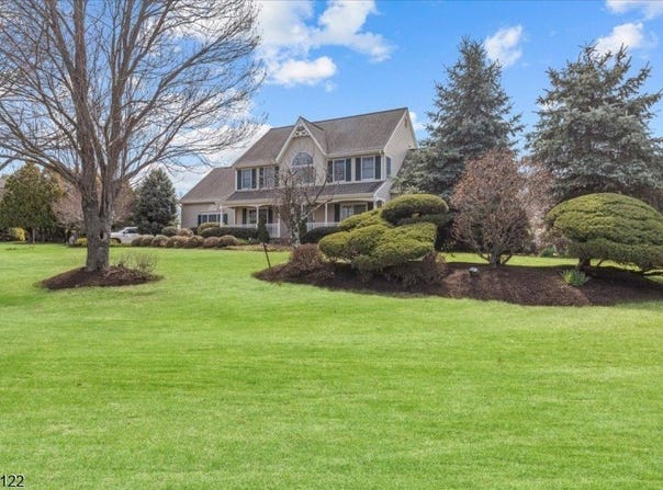 17 Steeple Dr, Hillsborough Twp., NJ 08844