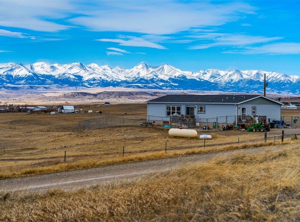 56 Spannering Road, Big Timber, MT 59011