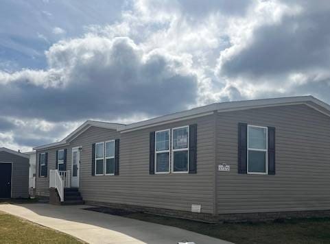 57572 Miller Ct, Lenox, MI 48048