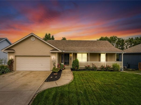 1317 Stonecrest Drive, Kearney, MO 64060