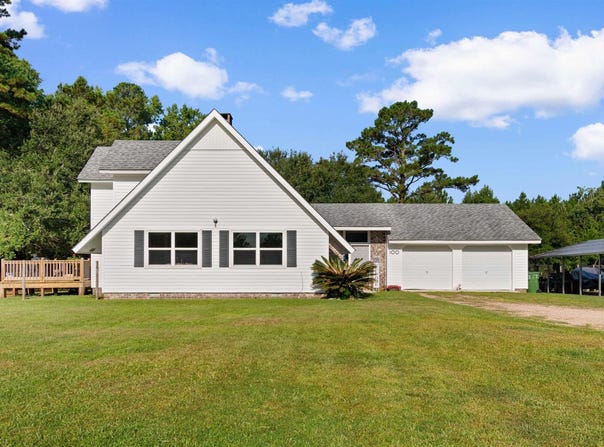 100 Carnation Dr., Andrews, SC 29510