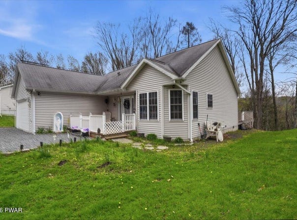 118 Smithview Drive, Greentown, PA 18426