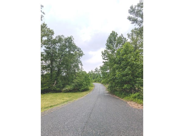 211 Ravens Nest Road, Stroudsburg, PA 18360