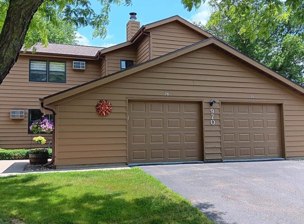970 MANOR Drive, NEENAH, WI 54956