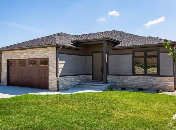 3508 N Pinehurst Circle, Manhattan, KS 66503