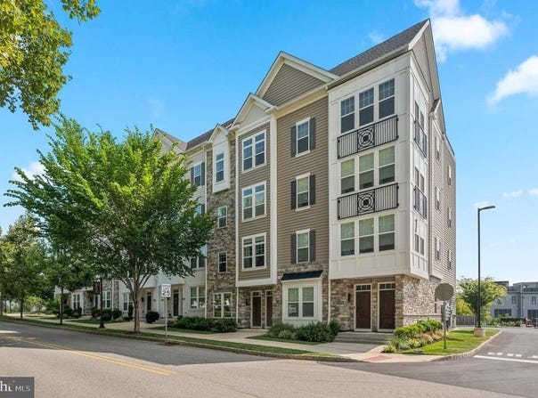 204 CHARLES ELLIS DRIVE, NEWTOWN SQUARE, PA 19073