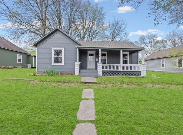 304 E Shawnee Street, Paola, KS 66071