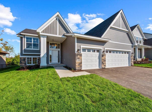1974 S Lusitano Street, Shakopee, MN 55379