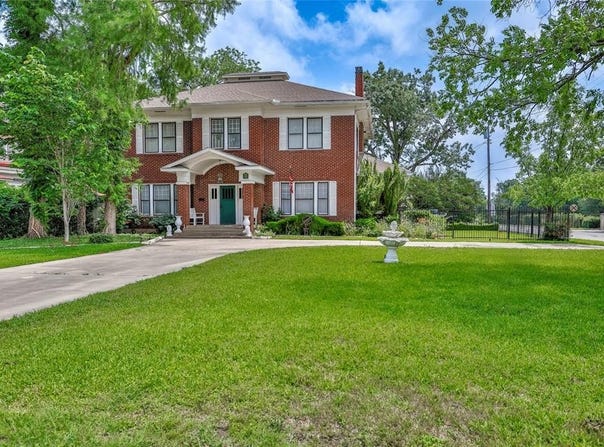 1118 S Lindsay Street, Gainesville, TX 76240
