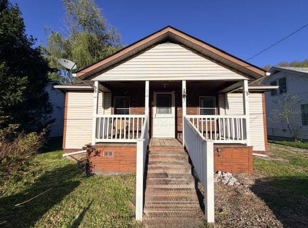 53 Brook St., OCEANA, WV 24870