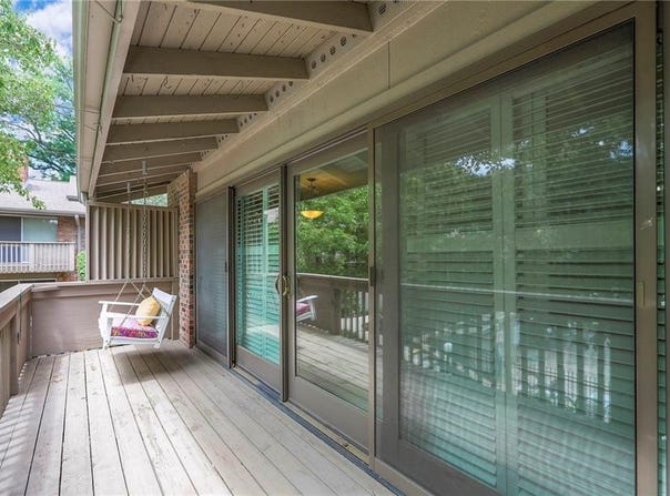 8700 Metcalf Avenue, Overland Park, KS 66212