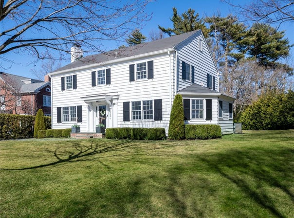 29 Valley Road, Manhasset, NY 11030