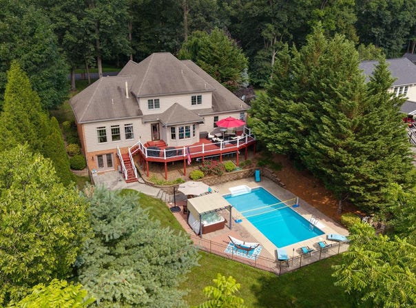 2651 CASTLEGREEN DRIVE, GREENCASTLE, PA 17225