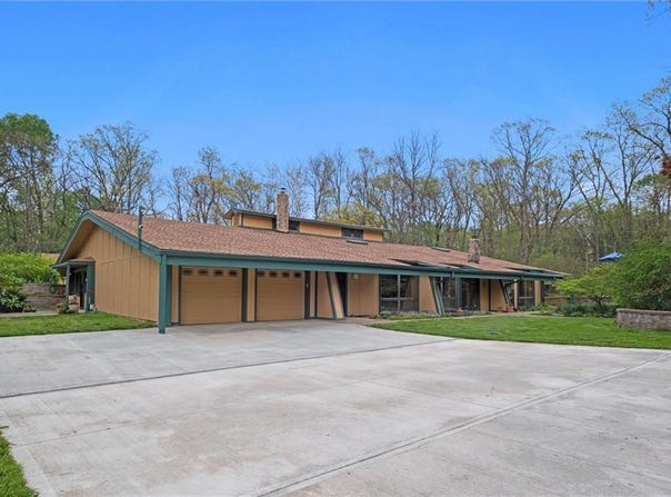 19913 Pepper Tree Road, Edgerton, KS 66021
