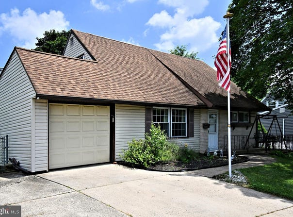 24 CONIFER ROAD, LEVITTOWN, PA 19057