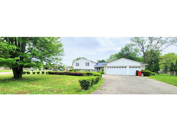 28740 Tavistock Trail, Southfield, MI 48034
