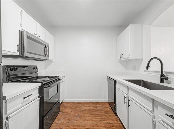 3300 SW Victoria Place, Bentonville, AR 72712