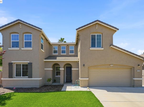 2126 Grapevine Dr, Livingston, CA 95334