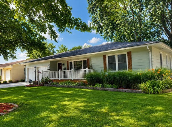 827 Thomas St, Marshall, MO 65340