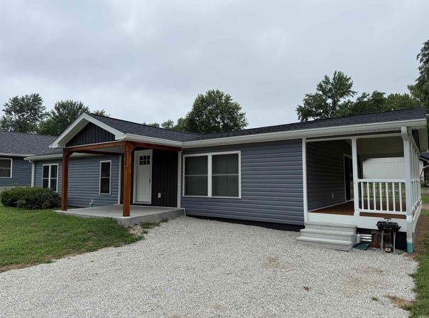 1030 E Glezen Street, Petersburg, IN 47567