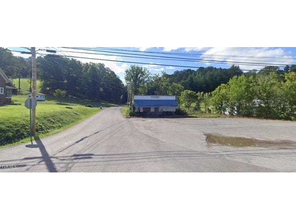 2714 Dr Thomas Walker Road, Rose Hill, VA 24281