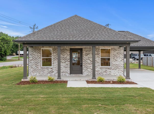 608 Candler Ave, Muscle Shoals, AL 35661