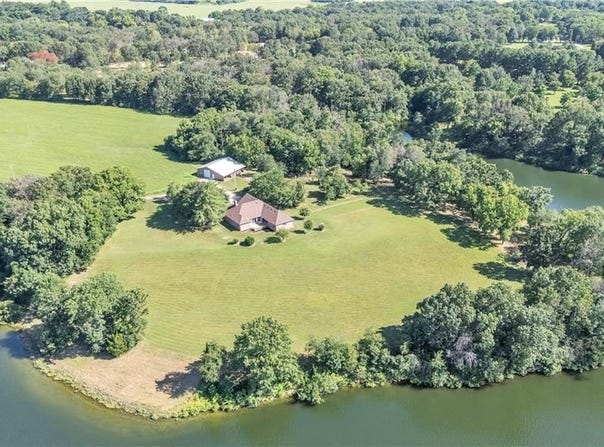 22413 Marion Lee  RD, Gentry, AR 72734