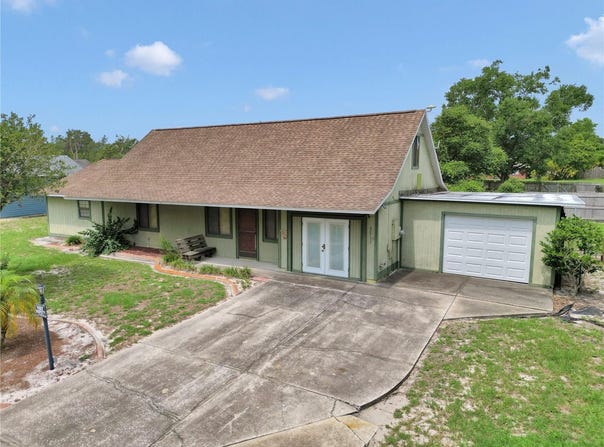 40533 E 8TH AVENUE, UMATILLA, FL 32784