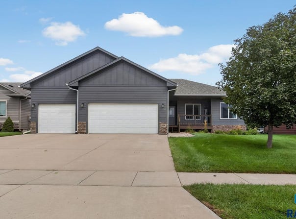 606 Marie Dr, Harrisburg, SD 57032