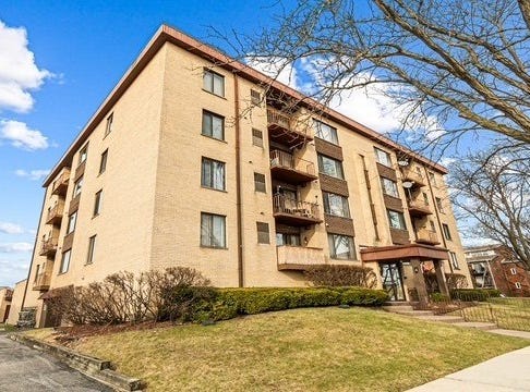 5800 W 105th Street, Oak Lawn, IL 60453