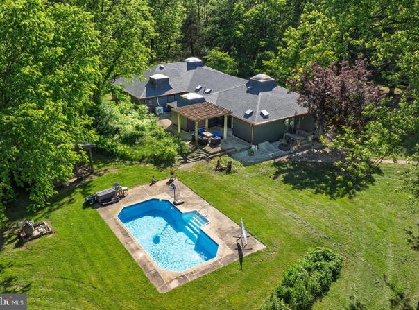 2436 WARM SPRINGS ROAD, SHENANDOAH JUNCTION, WV 25442