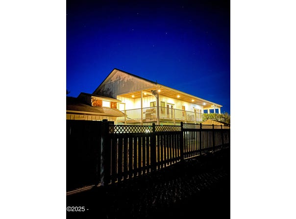 4838 Lake Boulevard, Florence, OR 97493