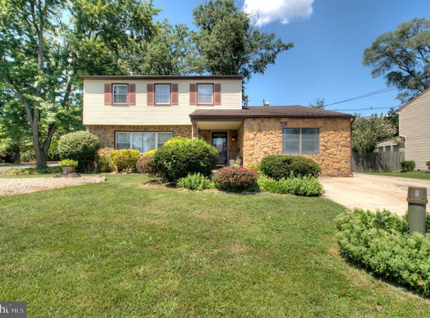 2 CLARK DRIVE, BARRINGTON, NJ 08007