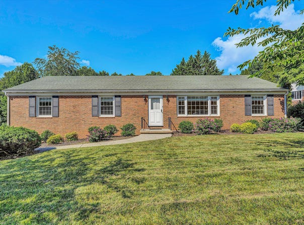 4212 Woodridge DR, Roanoke, VA 24018