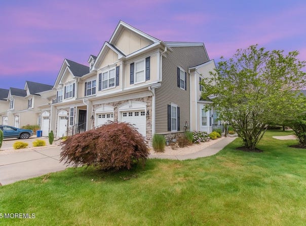 22 Brookfield Drive, Jackson, NJ 08527