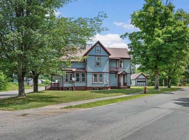 15 Pioneer Street, West Paris, ME 04289