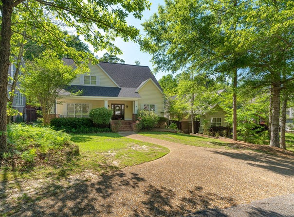 7 S Stoneridge, Hattiesburg, MS 39402